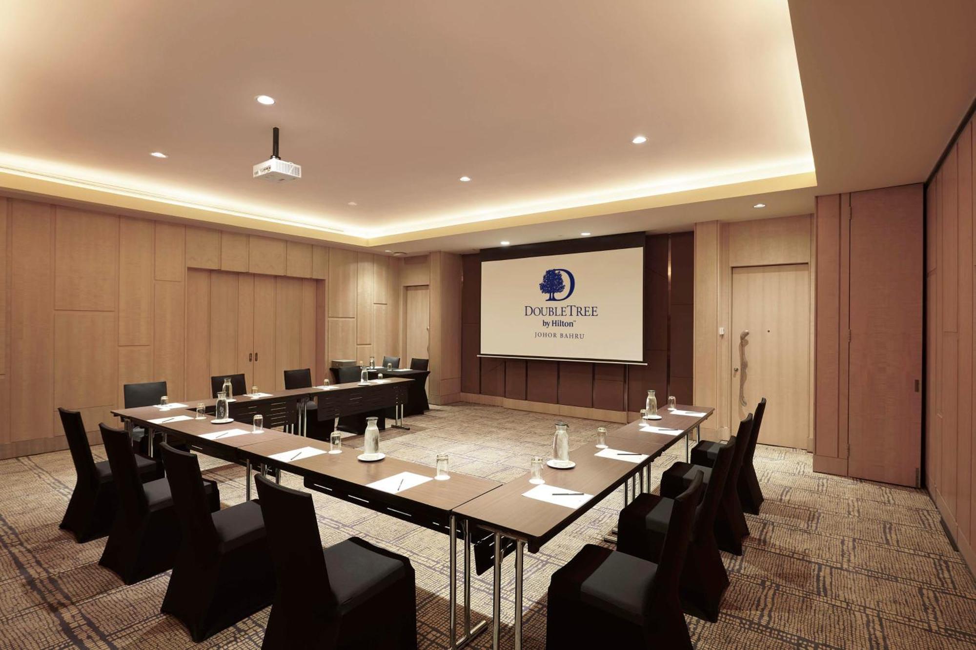 Hotel Doubletree By Hilton Johor Bahru Exterior foto