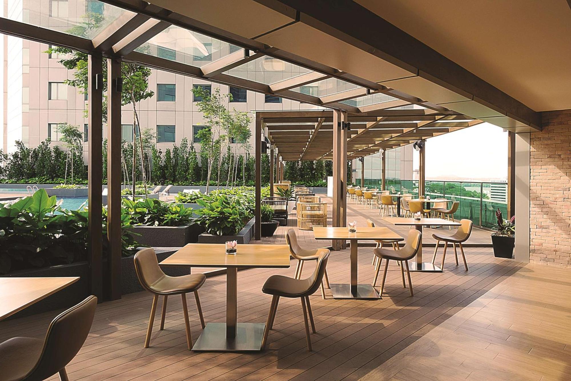 Hotel Doubletree By Hilton Johor Bahru Exterior foto